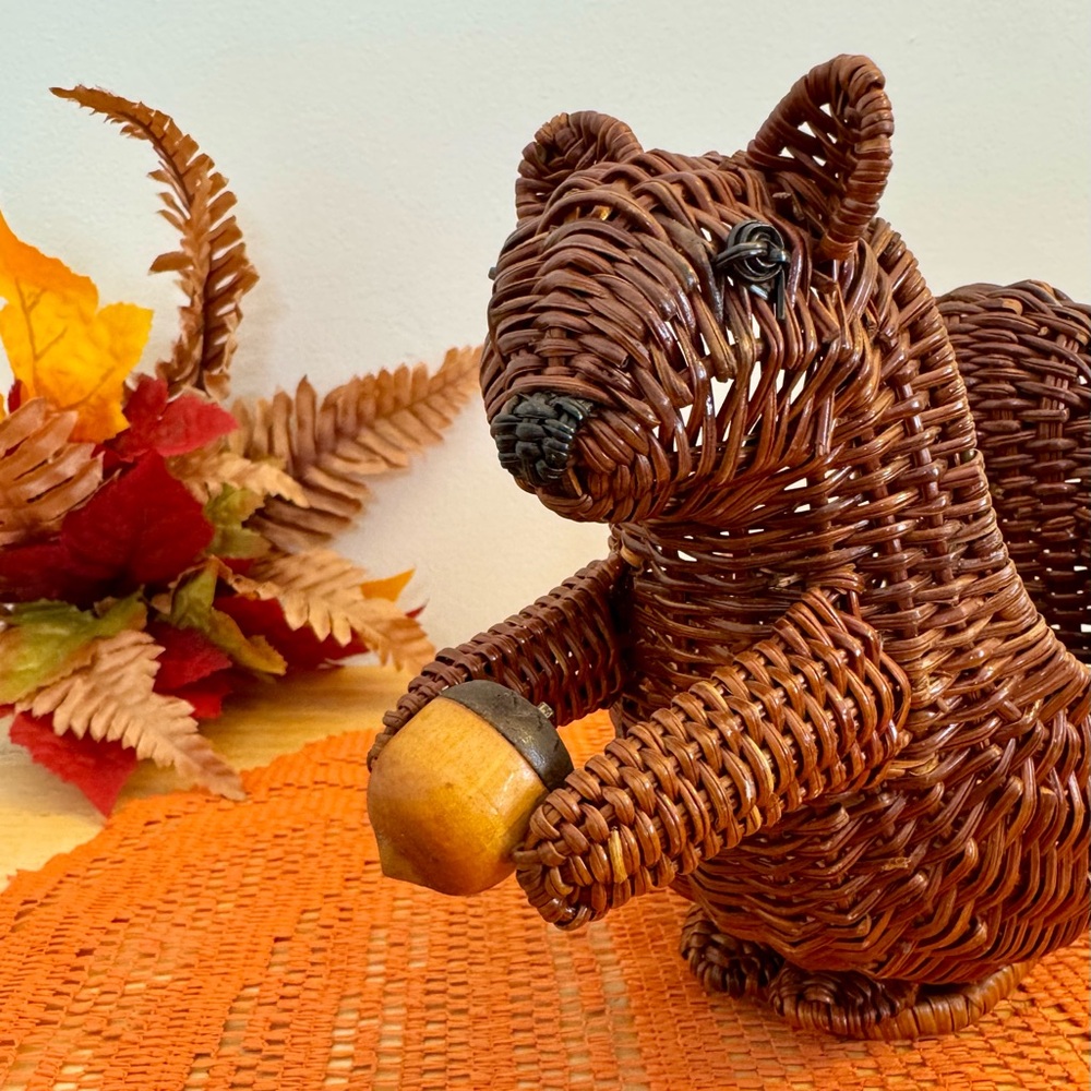 Vintage Wicker Squirrel Basket w/Wooden Acorn - Picture 6 of 6